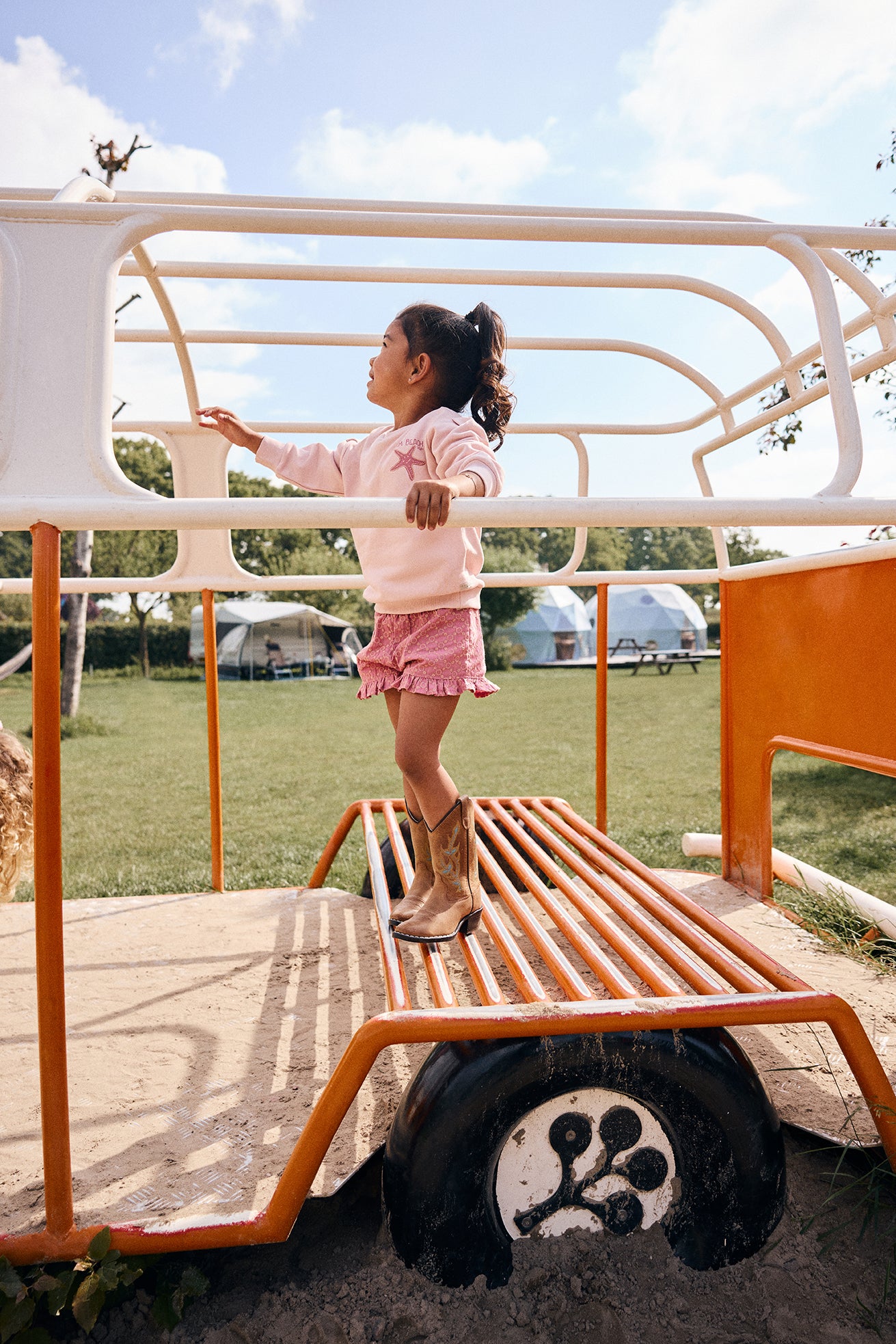 Daily Seven Ruffle Shorts Broderie - Roze