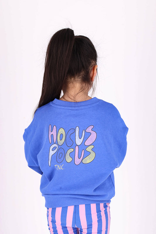 THE NEW CHAPTER Hocus Pocus sweater blauw - detail print