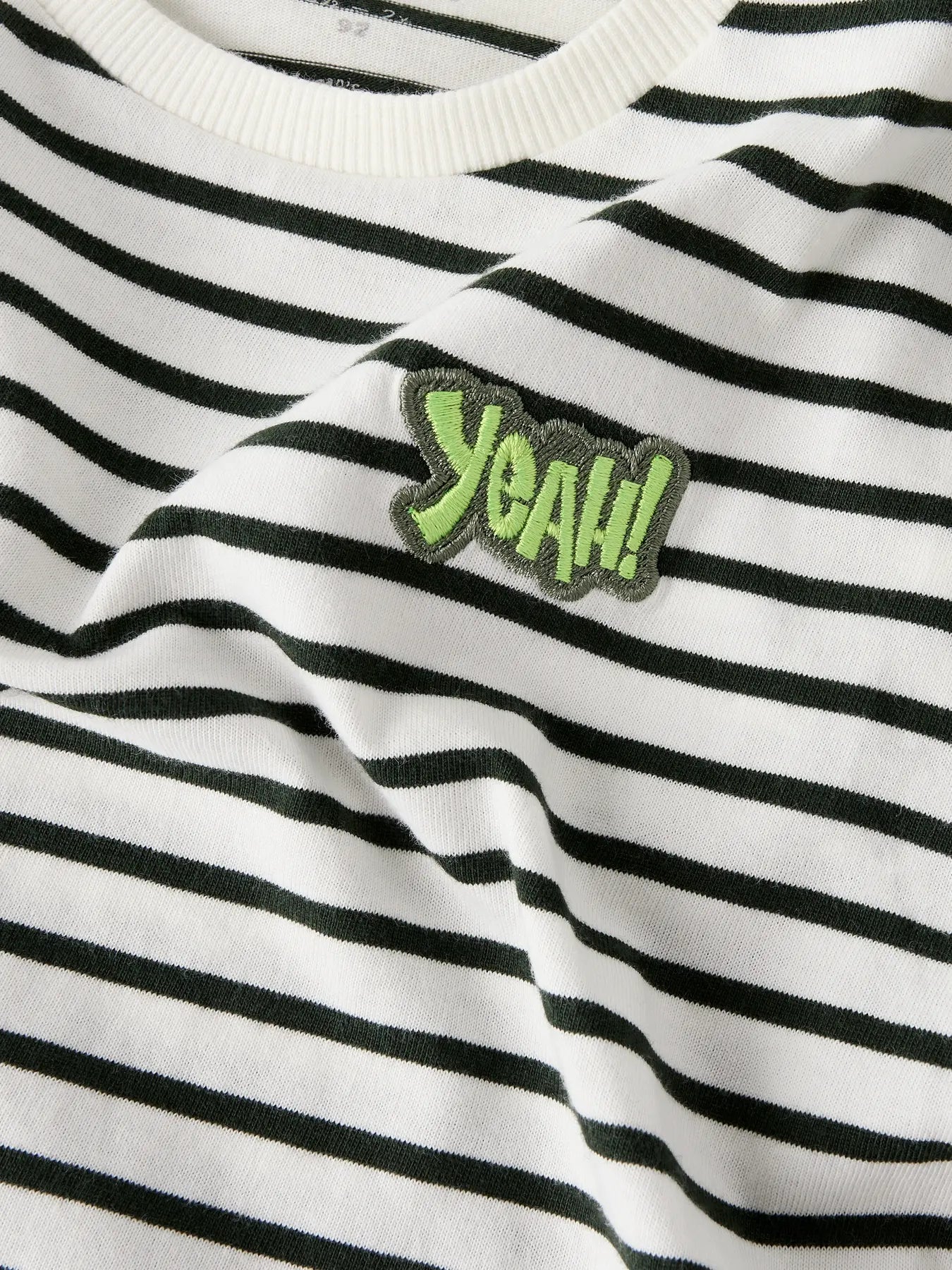 COMFY T-SHIRT WIT YEAH