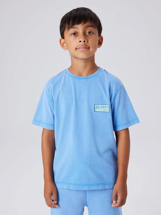 NAME IT jongens t-shirt blauw met kustprint - detail opname