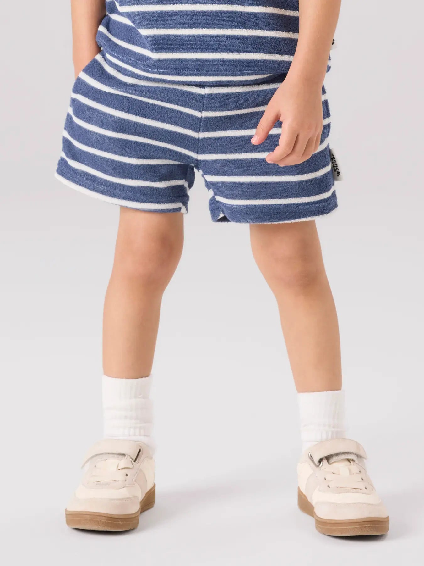 Name It Terry Shorts Badstof - Blauw Jongens - voorkant gestyled close up