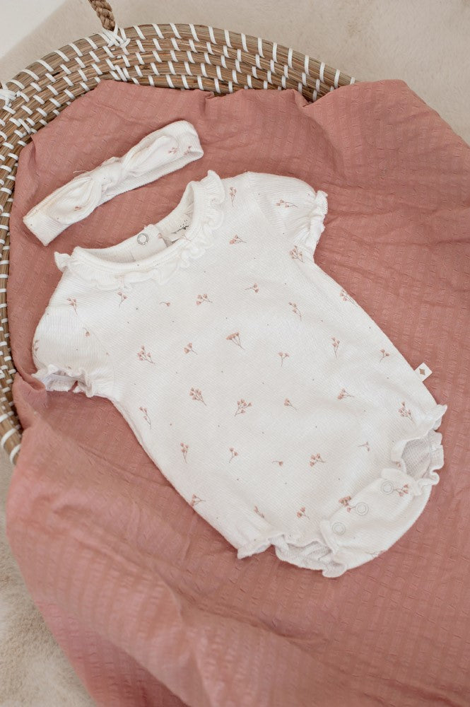 Close-up Feetje baby haarband met zachte stof en delicate bloemenprint