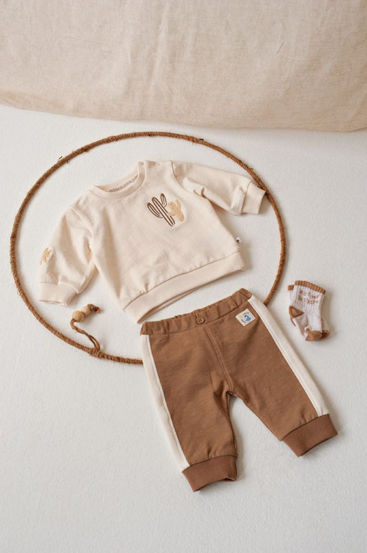 Feetje baby broekje Ssiesta camel - sfeerbeeld complete outfit