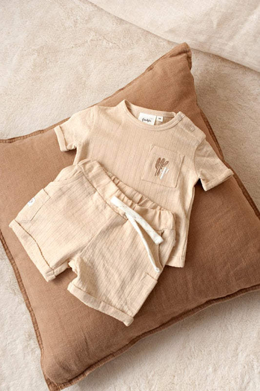 Feetje baby short Ssiesta sand - sfeerbeeld complete outfit