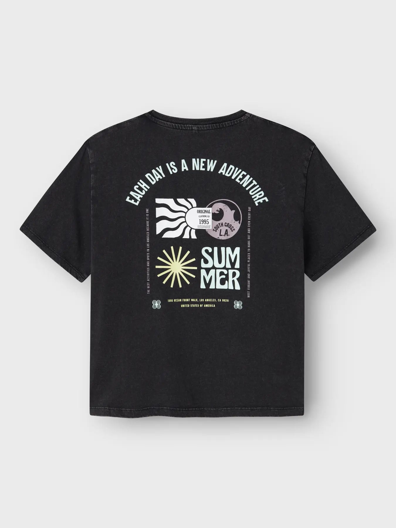T-SHIRT NEW ADVENTURE ZWART
