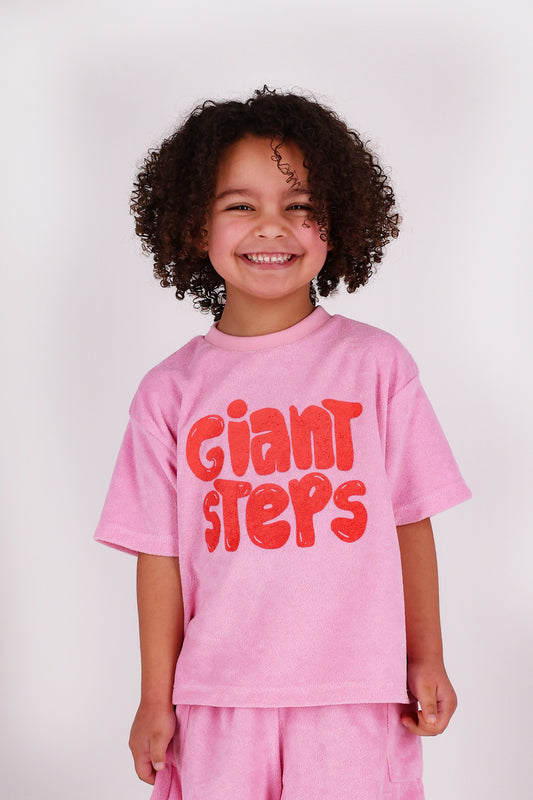 The New Chapter Giant Steps t-shirt roze badstof - close-up stof en print