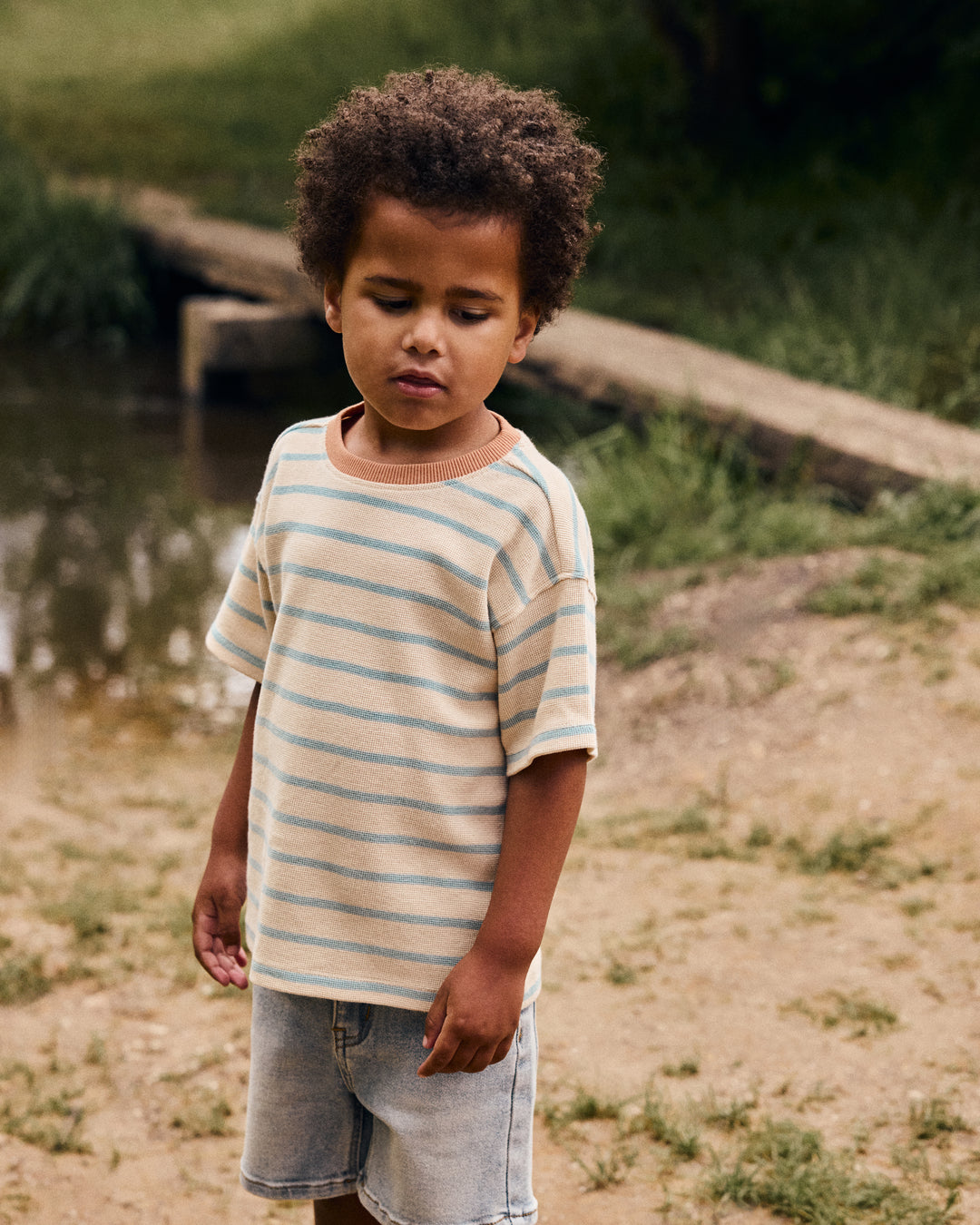 Daily Seven Oversized T-shirt Stripe - Lichtblauw Gestreept - gestyled voorkant