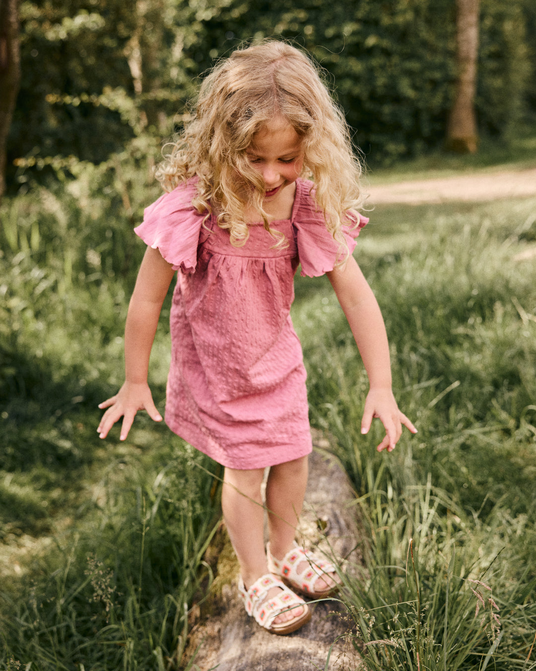 Daily Seven Jurk Wide Sleeve - Roze - voorkant gestyled