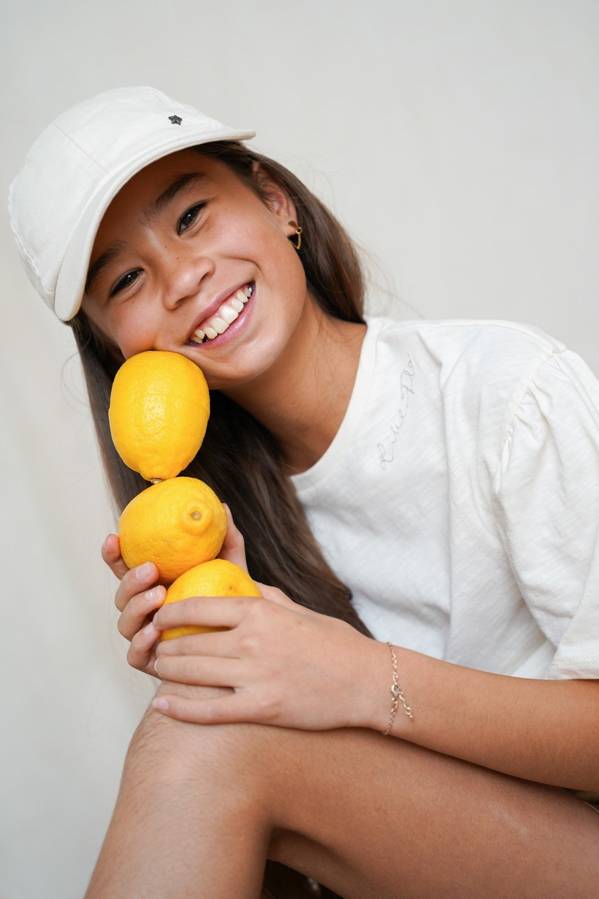 Detail van ruffle mouwtjes op Like Flo Estelle T-shirt off-white