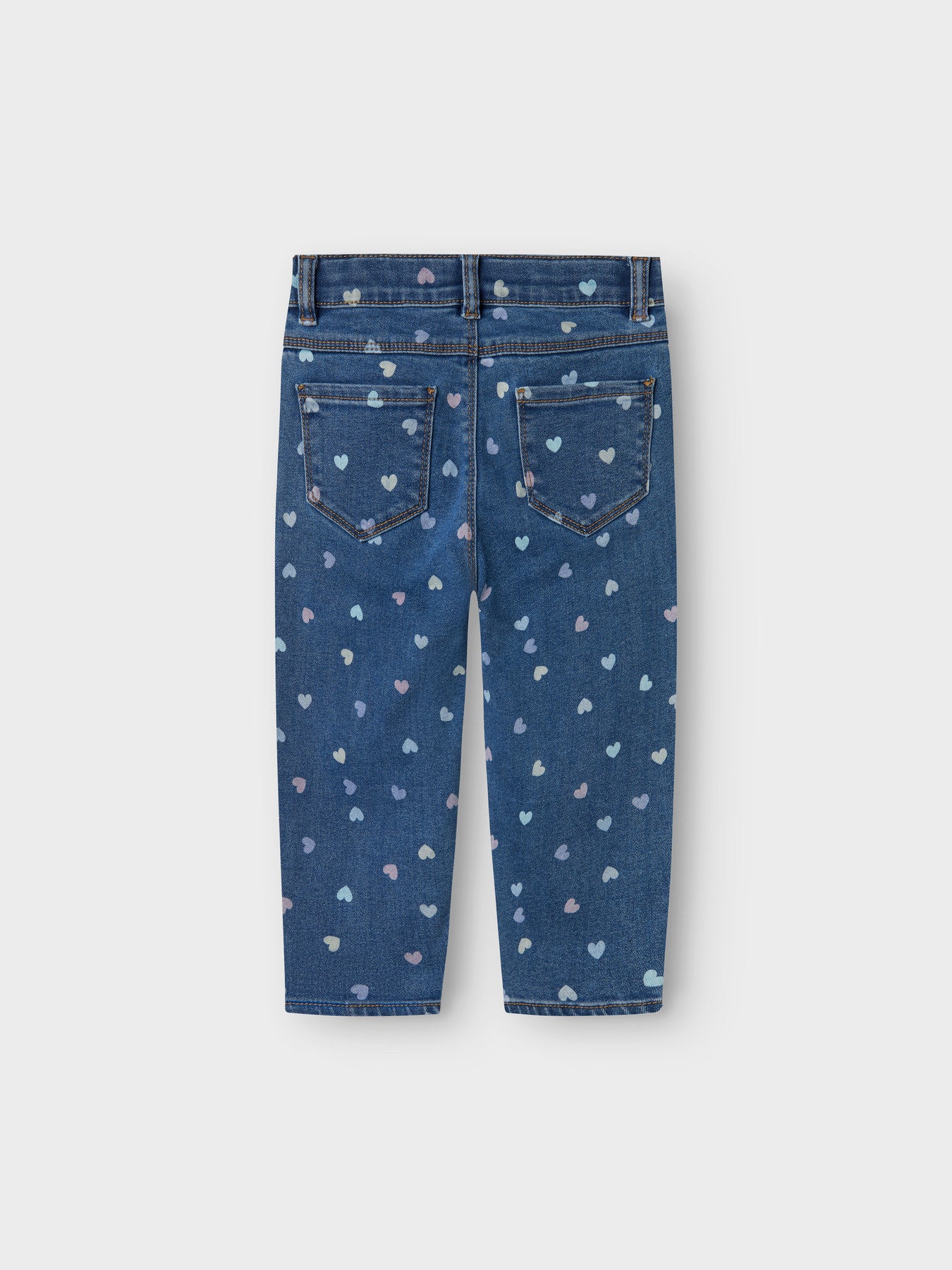 BELLA Mom jeans achterkant met hartjesdetail en zakken