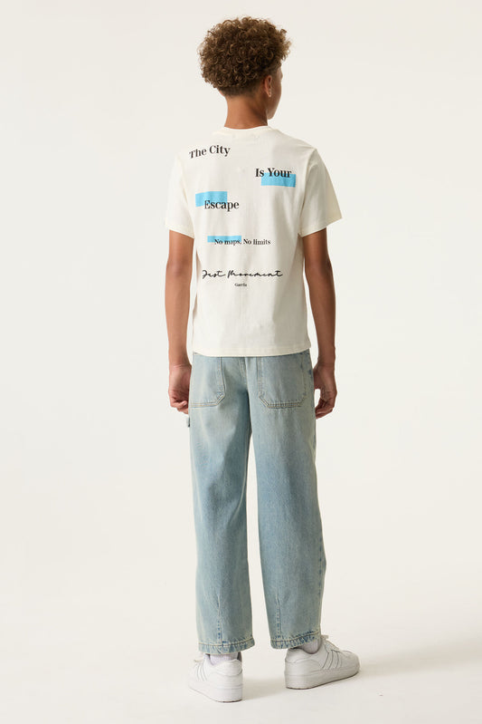 Jongen draagt Garcia wit t-shirt - detail pasvorm