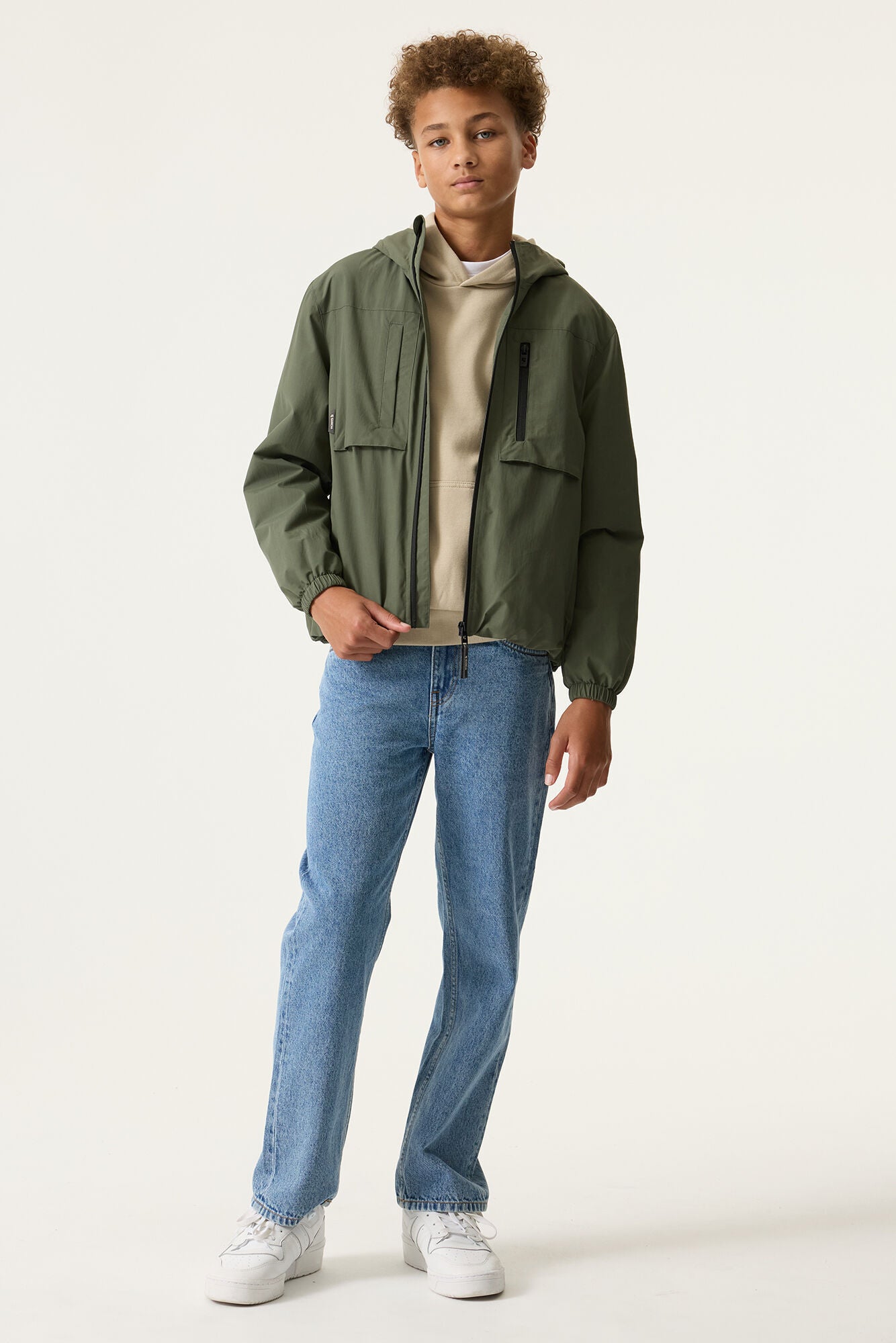 GARCIA outdoor jacket jongens kaki - zijkant met functionele zakken
