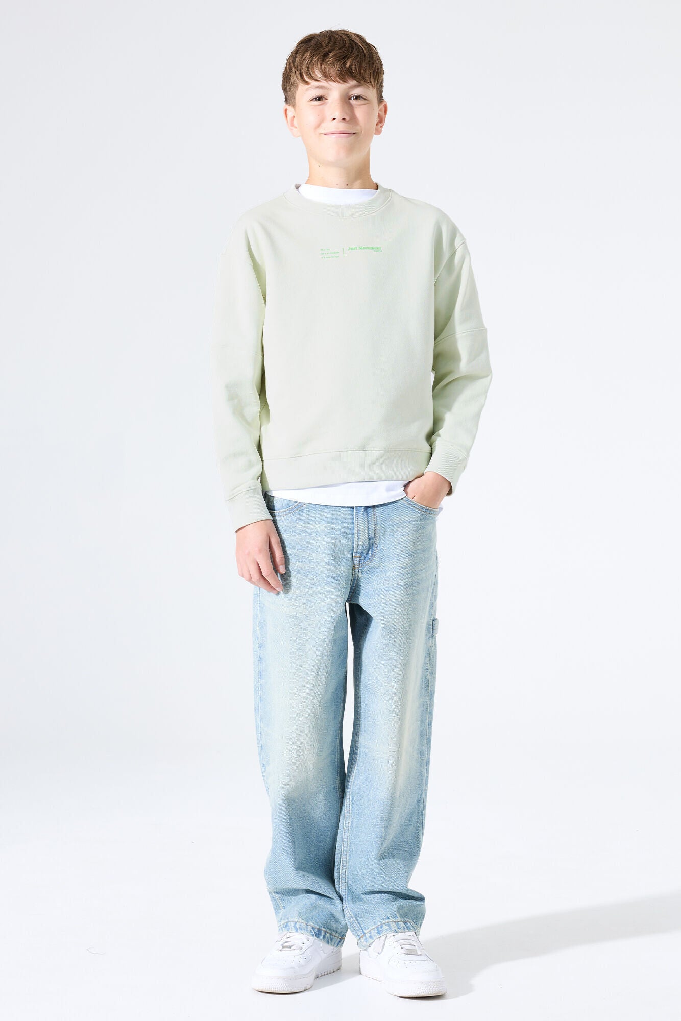 Garcia jongens sweater groen - detail opname - comfortabele pasvorm