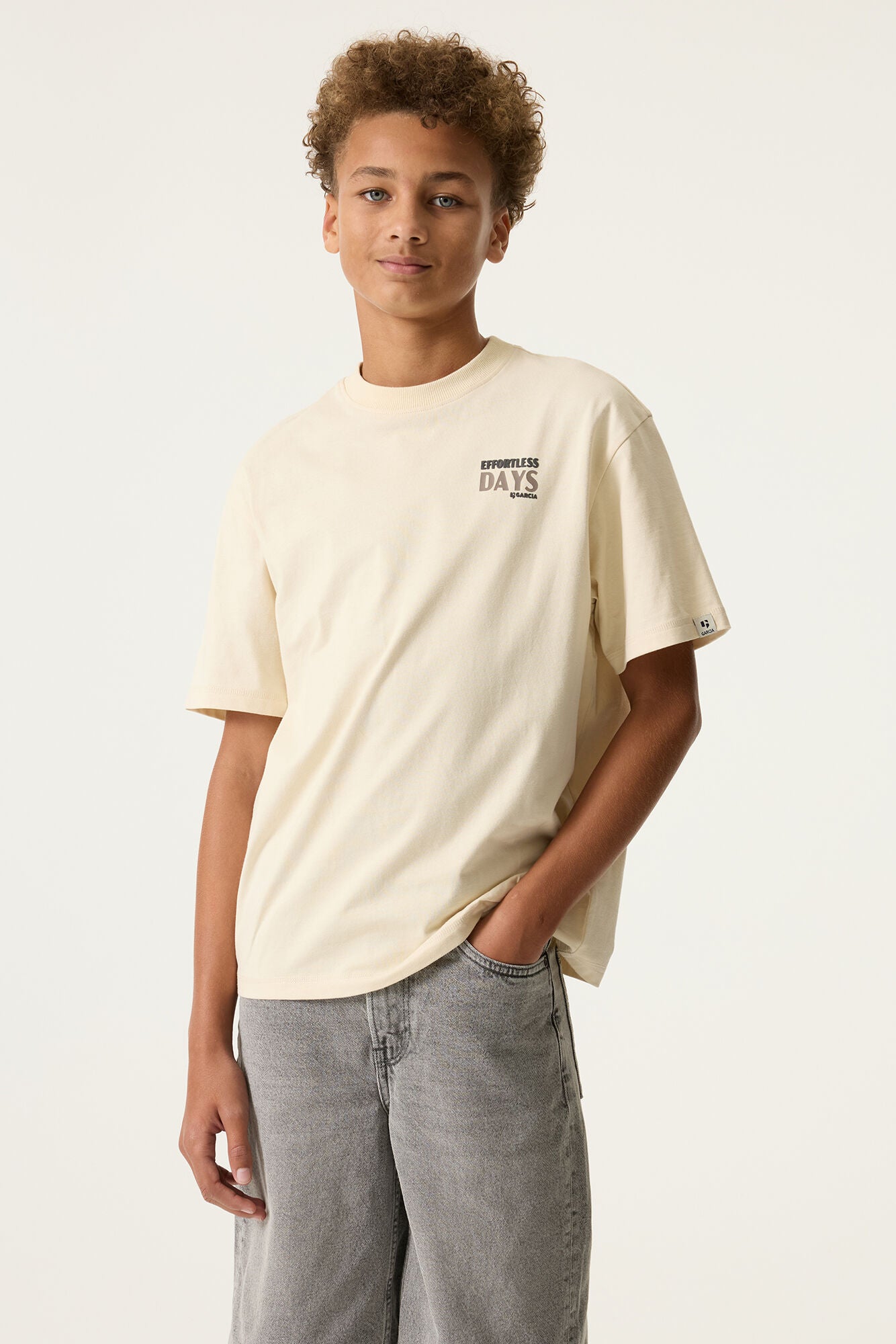 GARCIA jongens t-shirt Effortless Days sandstone - zijkant detail