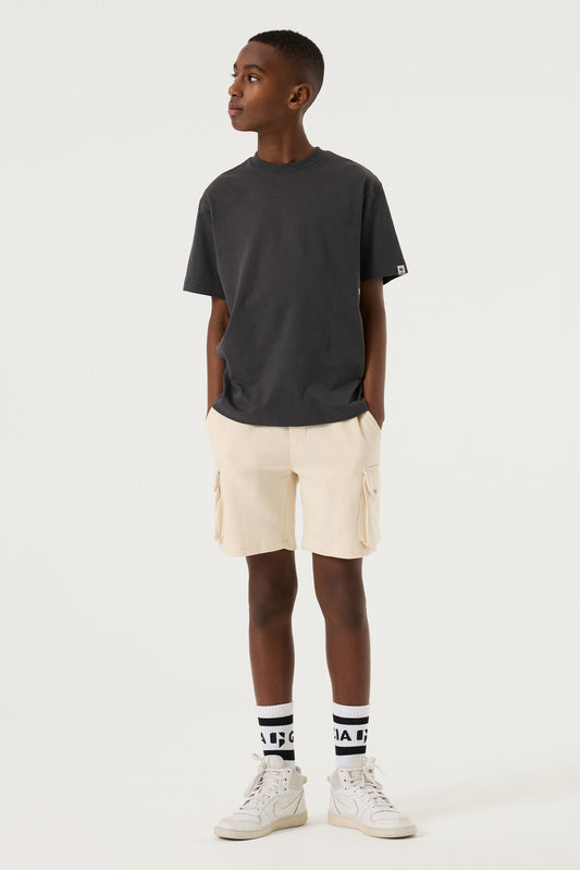 Garcia Jogger Short Sandstone - Jongens Tieners - voorkant gestyled met donkergrijze t-shirt