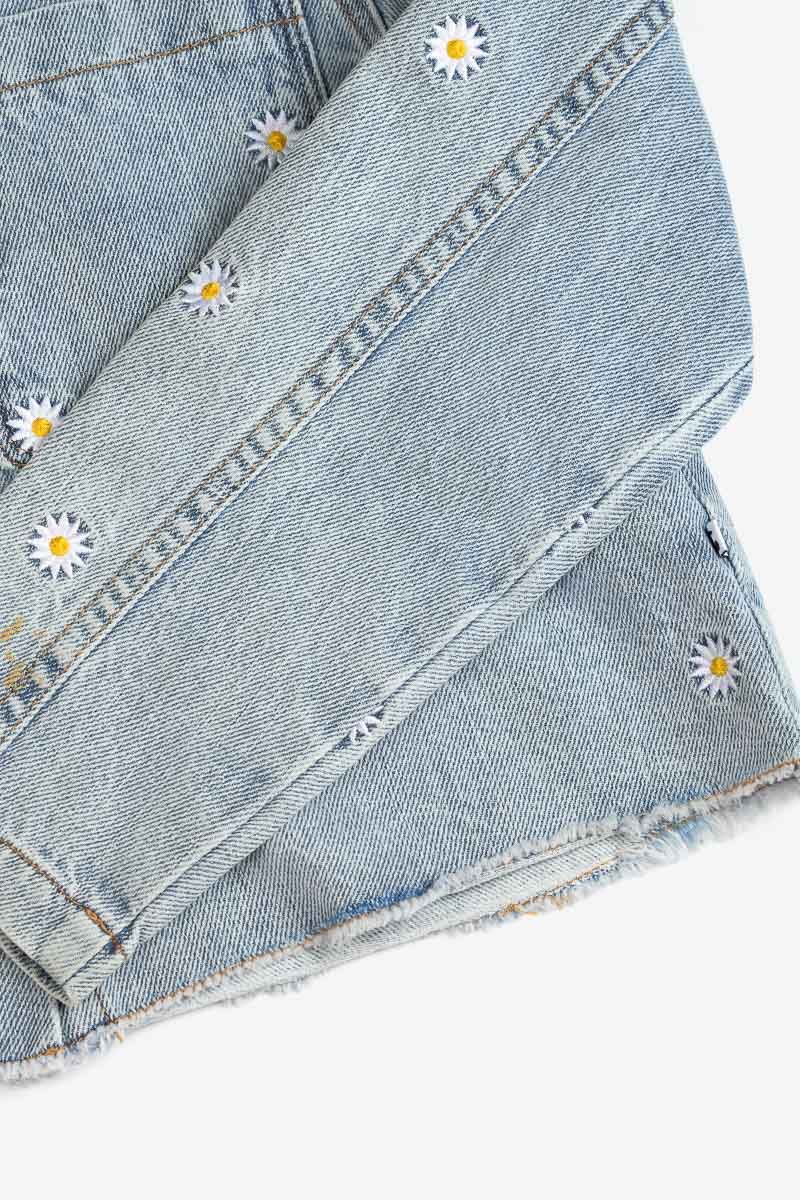 Jeans vest met madeliefjes