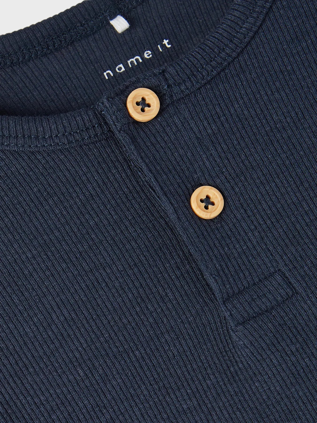 Longsleeve rib knoopjes