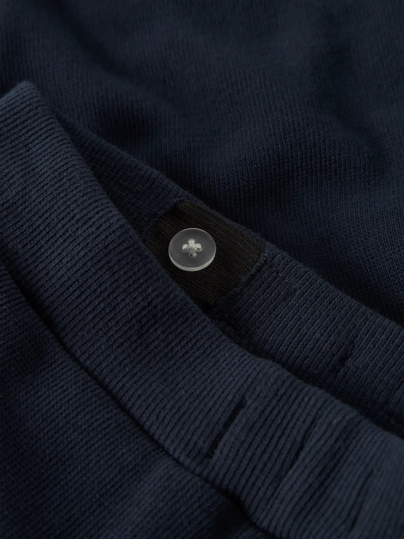 NAME IT sweatbroek dark sapphire - close-up stofstructuur en pasvorm