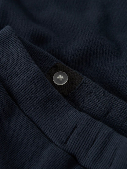 NAME IT sweatbroek dark sapphire - close-up stofstructuur en pasvorm