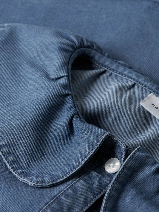 NAME IT Sophy denim shirt - detail knoopsluiting en pasvorm