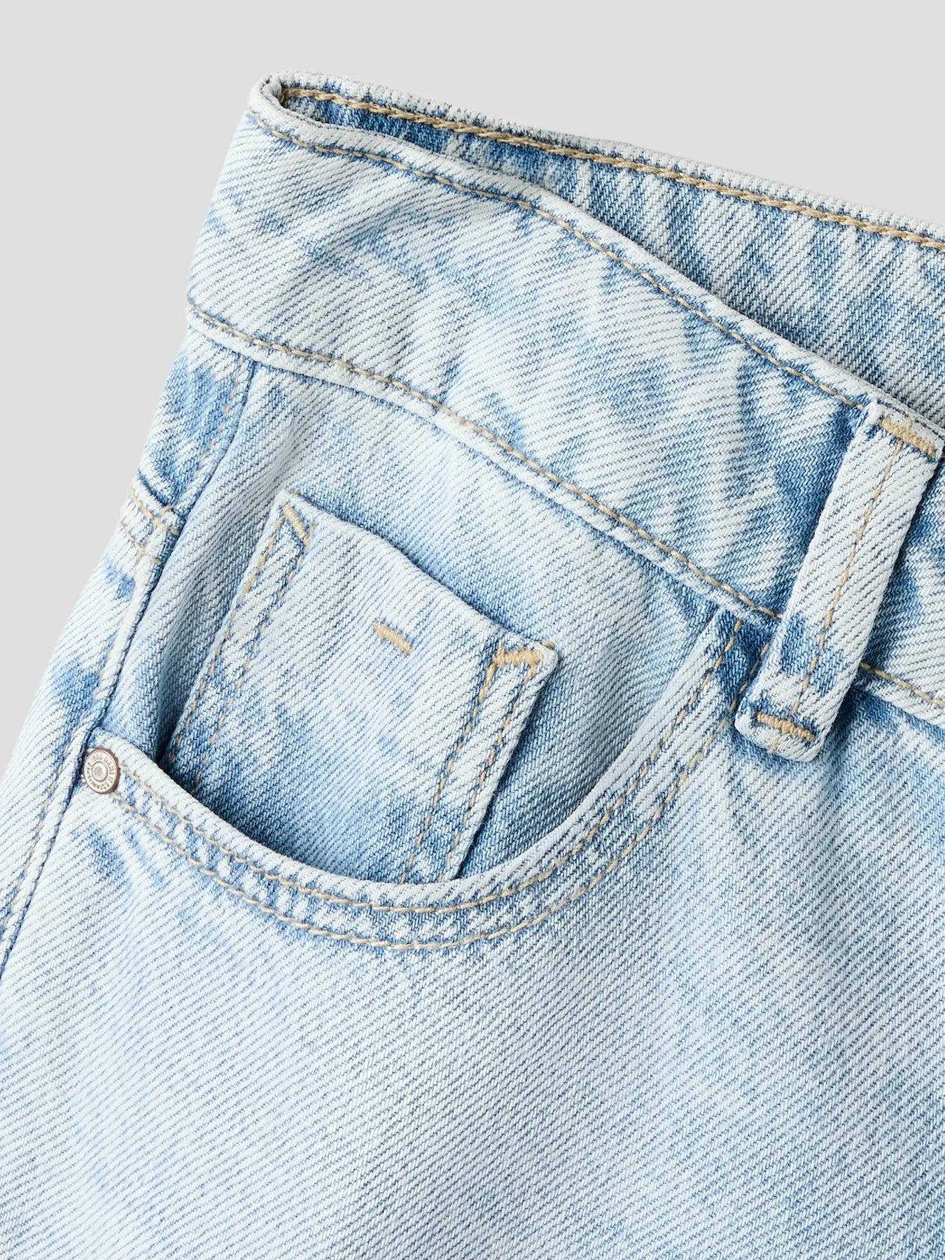 Rose wide fit jeans van NAME IT - close-up stof en kleur