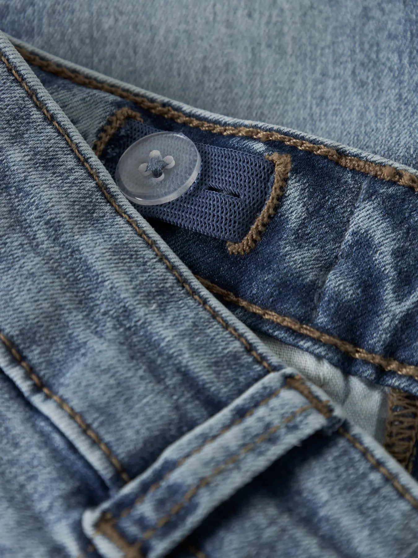 Close-up medium blue denim stof NAME IT Polly skinny jeans