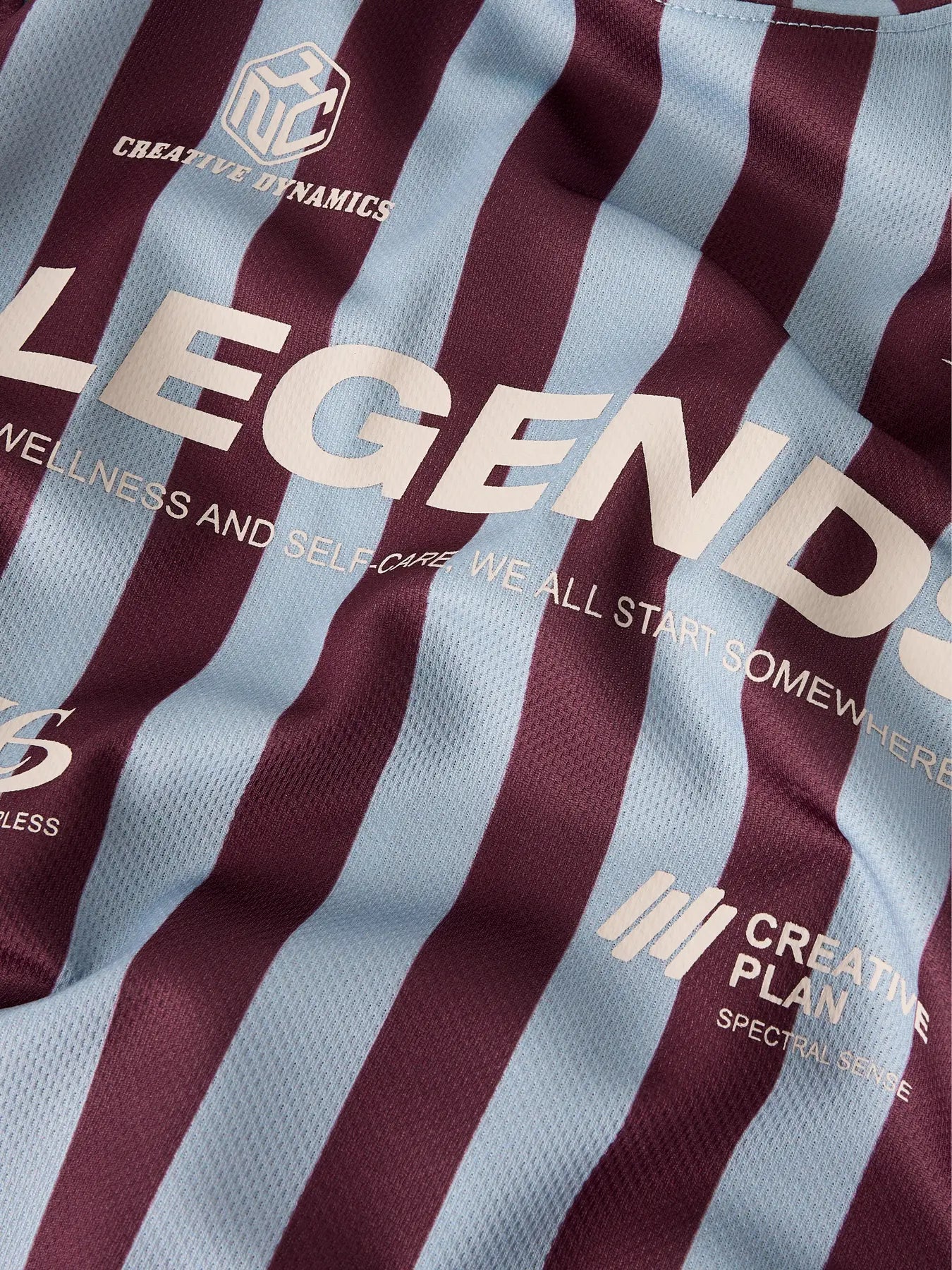 NAME IT Soccer Vibes gestreept shirt voor jongens - close-up detail