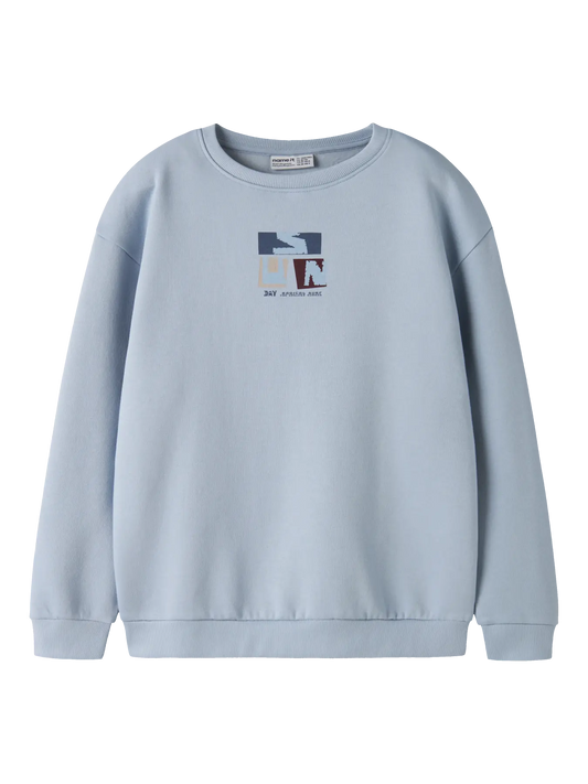 NAME IT jongens sweater blue fog met sunset backprint - voorkant