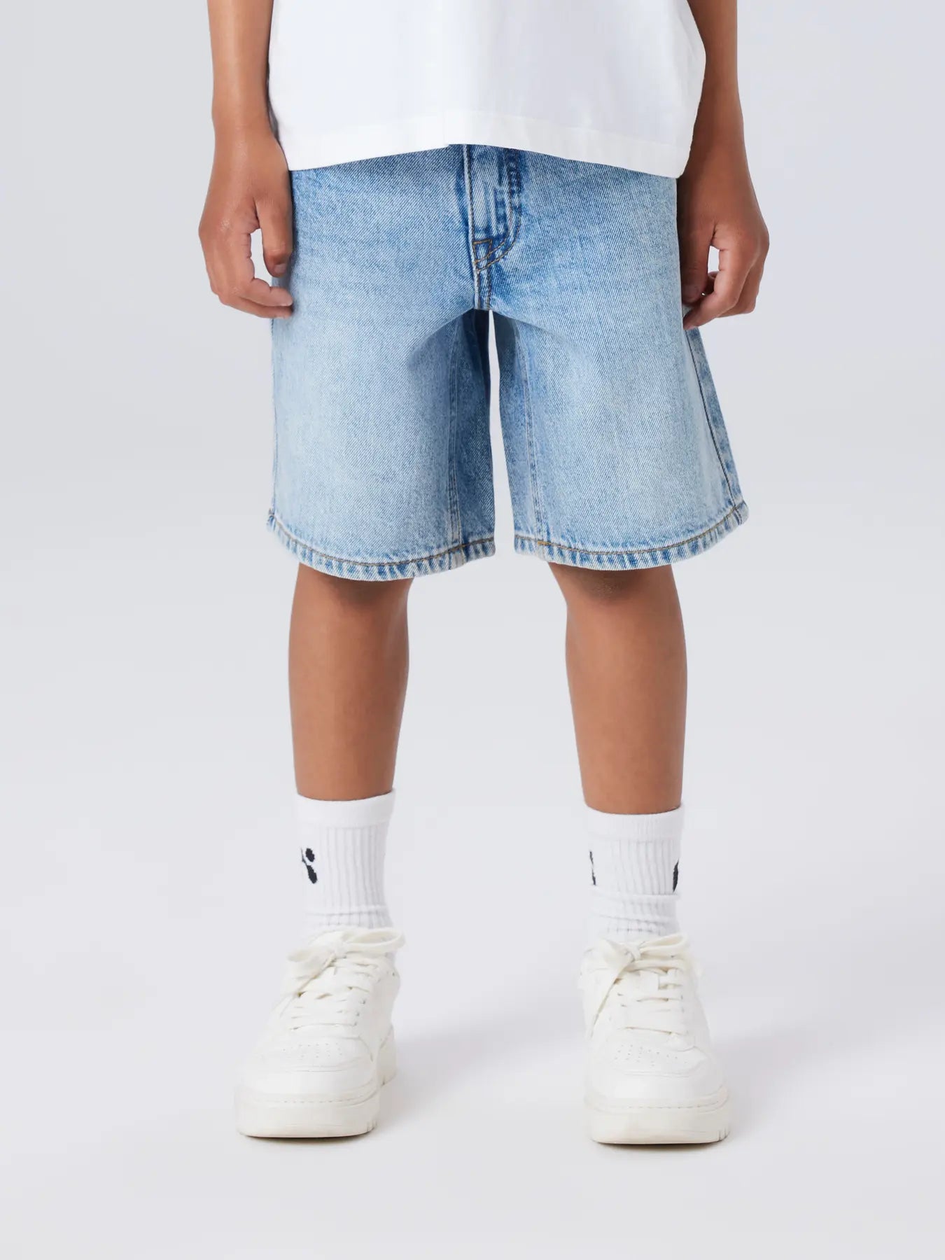 NAME IT Jongens Jeans Short - Light Blue Bleached Denim - styling