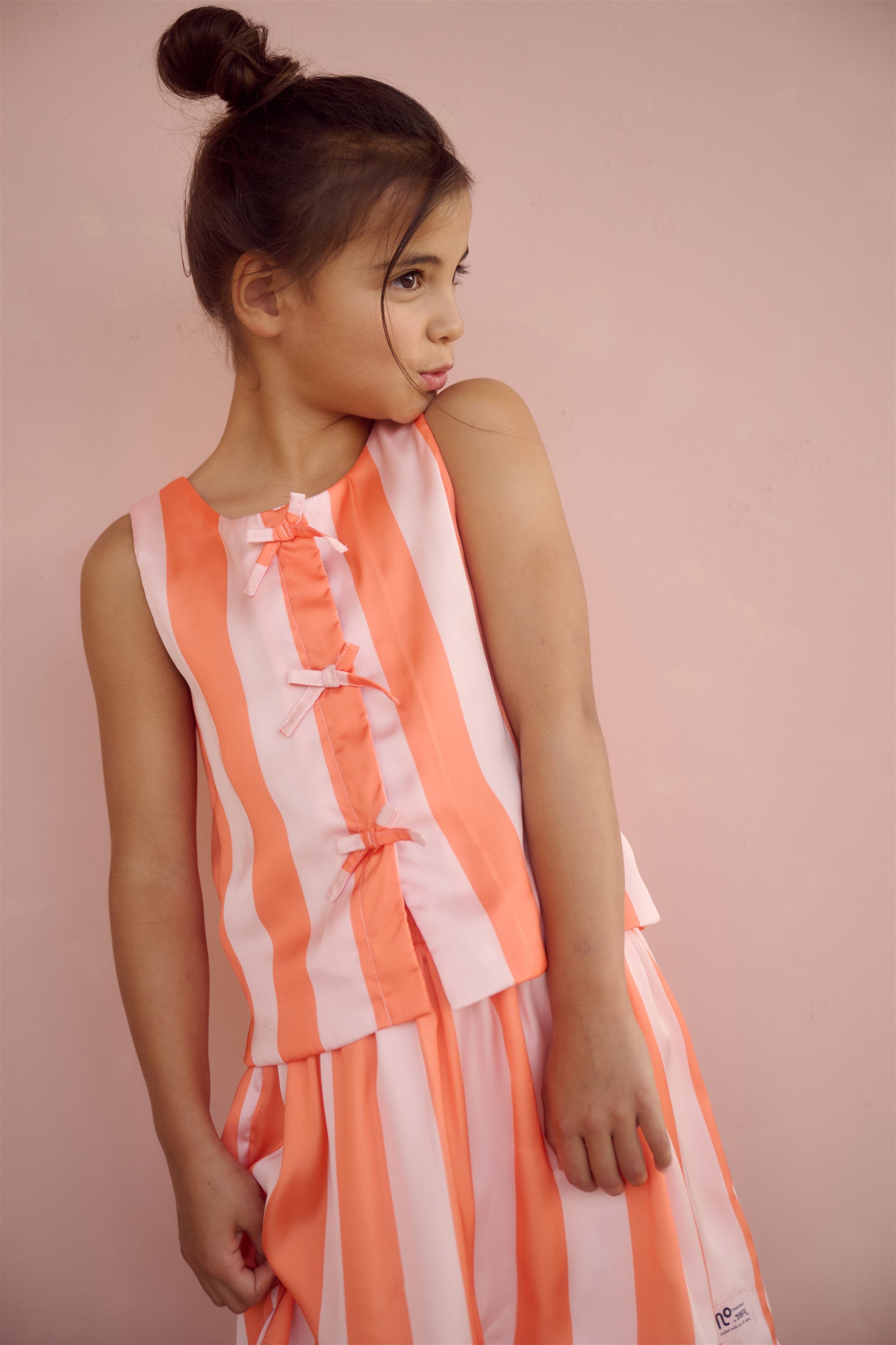 NONO gestreept sleeveless shirt voor meisjes - tijdloze top met strepen
