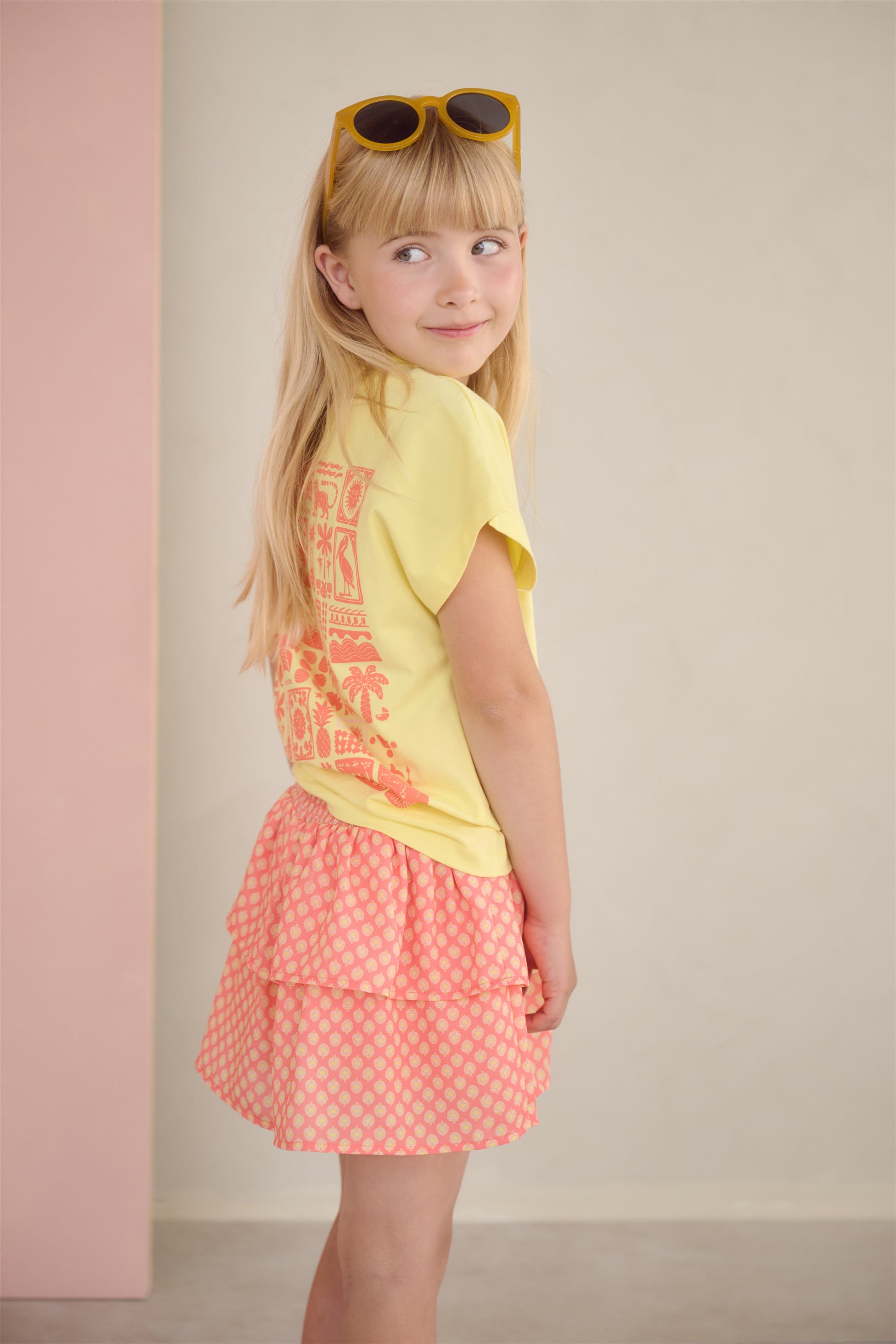 NONO meisjesrok orange coral - achterkant smocked rok met all-over printpatroon