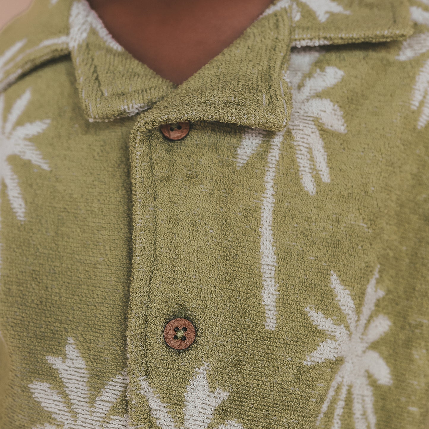 Salted Stories Beach Palm Badstof Shirt - Jongens - detail knoop