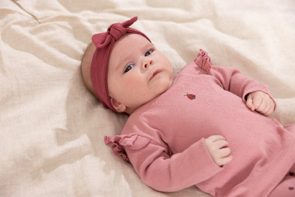 FEETJE Ladybug haarband voor baby meisjes styling met outfit