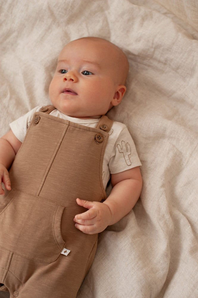 Feetje Tuinbroek Kort Sssiesta - Baby Salopette Camel - gestyled