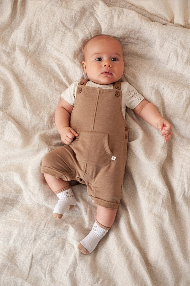 Feetje Tuinbroek Kort Sssiesta - Baby Salopette Camel - gestyled