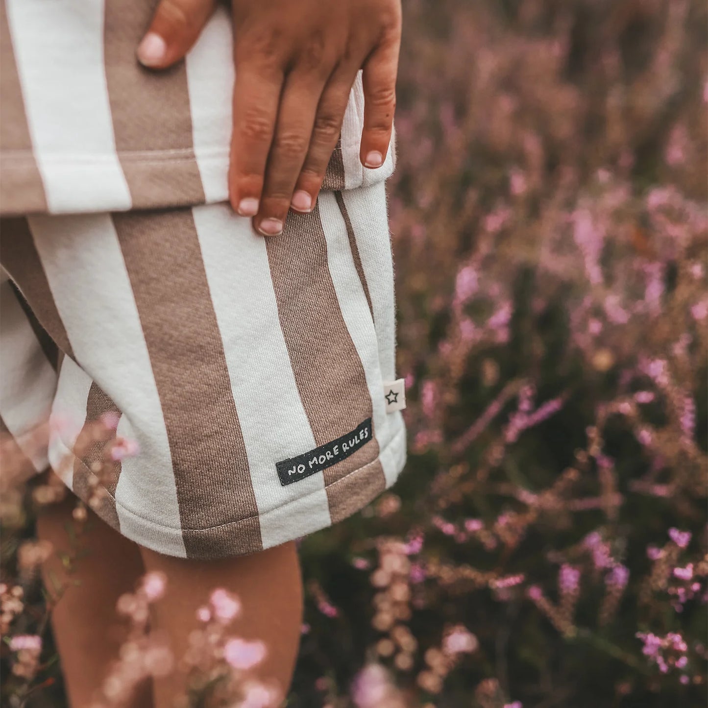 BEIGE SHORT STREEP