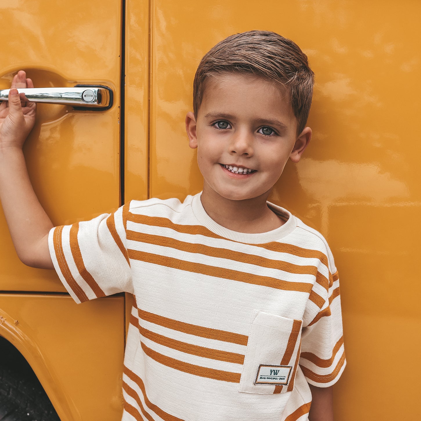 YOUR WISHES Oversized Tee Triad Stripe - T-shirt Jongens - closeup voorkant gestyled