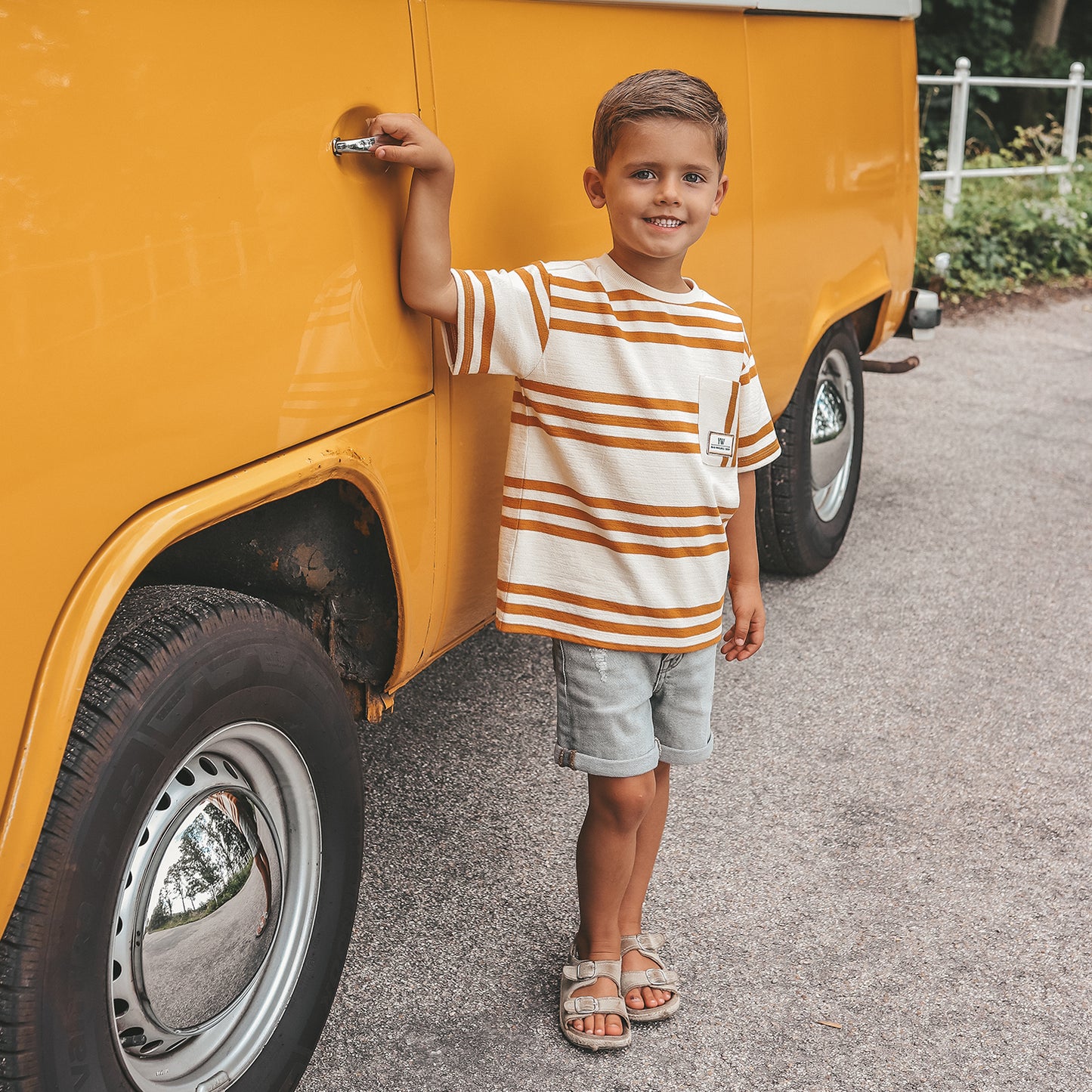 YOUR WISHES Oversized Tee Triad Stripe - T-shirt Jongens - voorkant gestyled