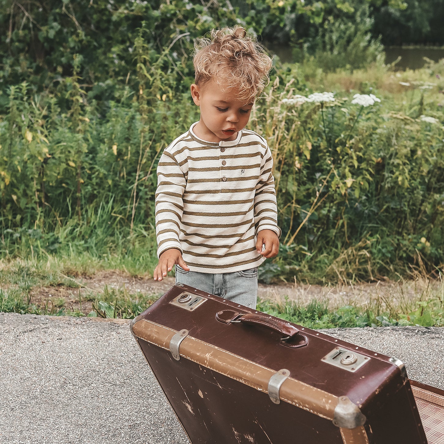YOUR WISHES Relaxed Longsleeve Terry Stripe Olijfgroen - Stoere Jongens Longsleeve - voorkant gestyled