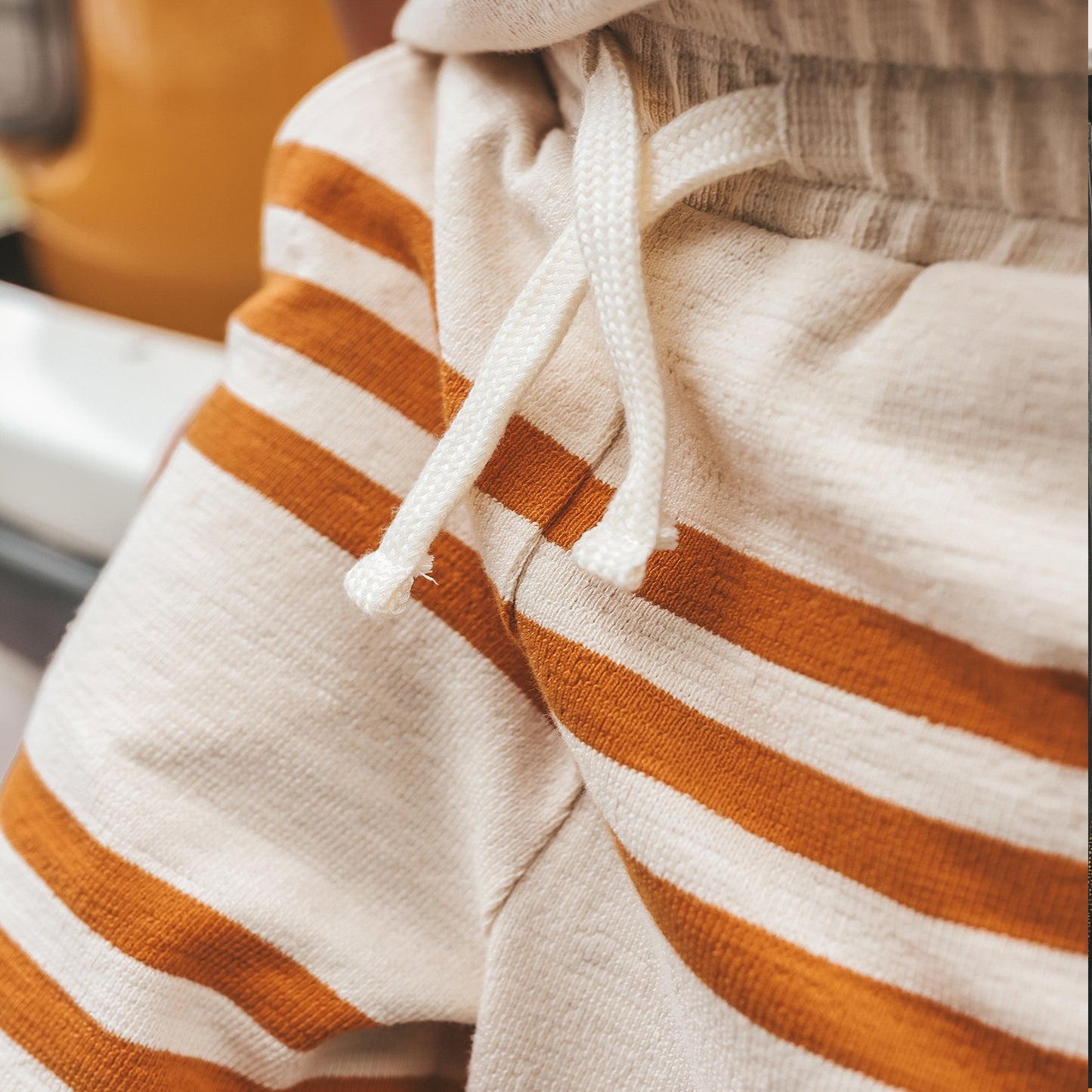 YOUR WISHES Bermuda Shorts Triad Stripe Oker - Stoere Jongens Short - detail