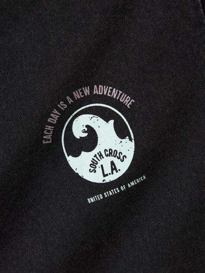 T-SHIRT NEW ADVENTURE ZWART